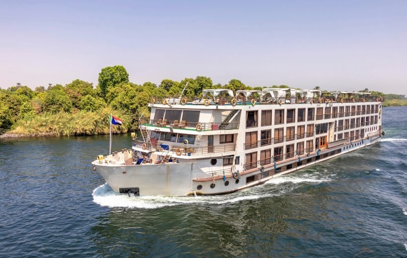4 Days Deluxe Nile Cruise from Aswan to Luxor by Flight from Cairo